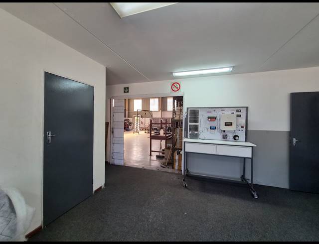 450M² WAREHOUSE TO LET IN ALLANDALE